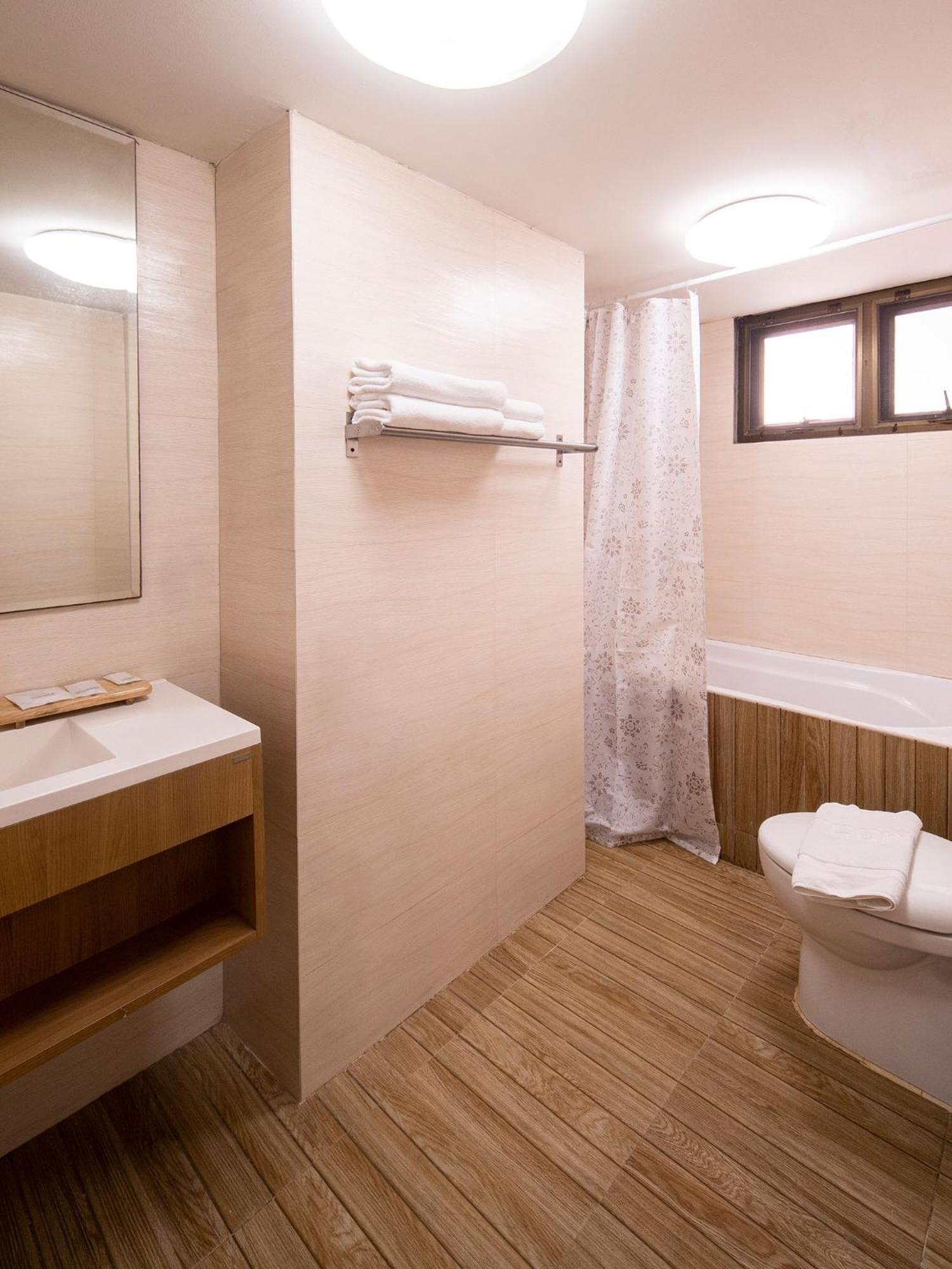 Crystal Resort Korat Nakhonratchasima Esterno foto